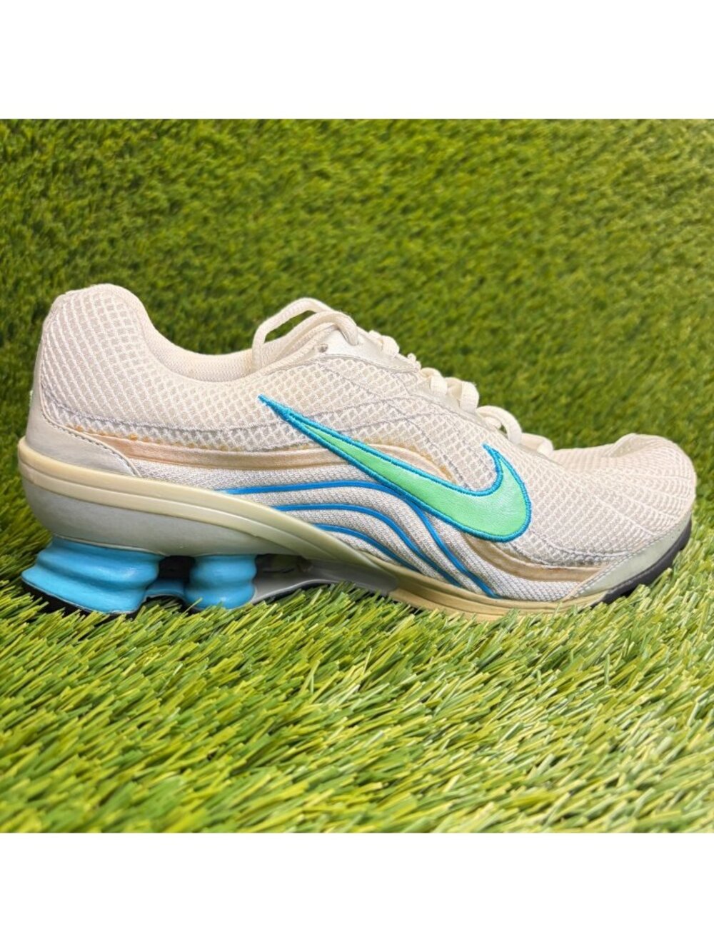 Nike Shox Vivify+ Womens Size 7.5 White Blue Athletic Running Shoes Sneakers